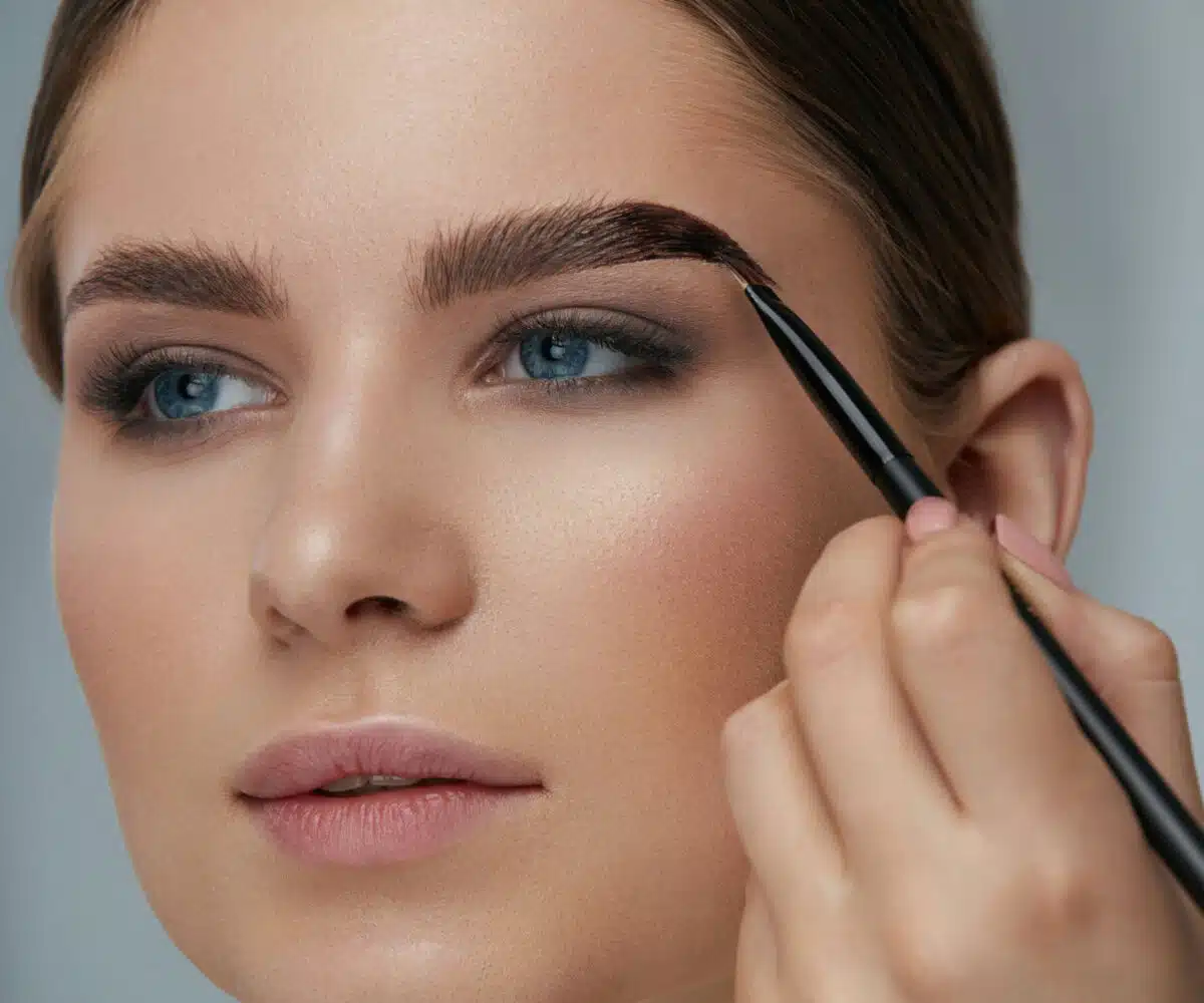 brow-tinting