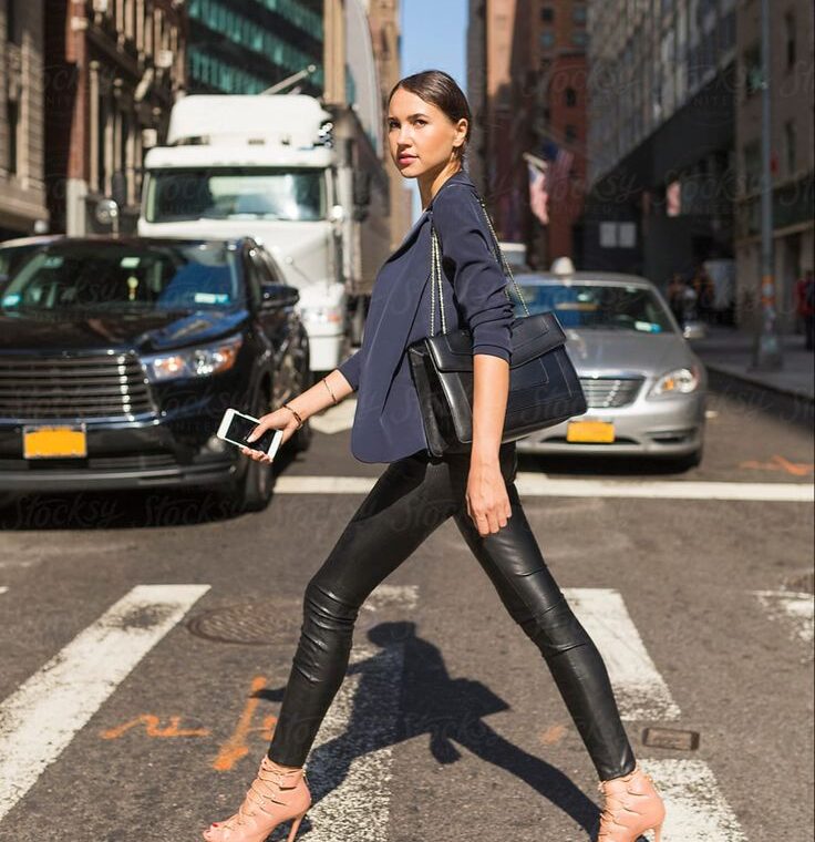 manhattan-businesswoman-midtown-nyc
